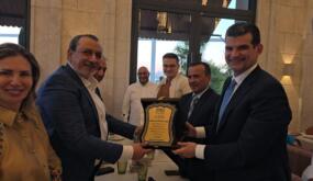 شركة الحوسبة الصحية الدولية تكرّم السيد غسان اللحام
