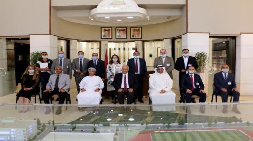 رئيس مجلس أمناء جامعة الشرق الأوسط يلتقي وفد من مجلس المستشارين والملحقين الثقافيين العرب