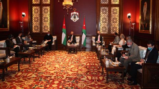 العيسوي يلتقي المجموعة الشبابية التي كان لها لقاء بالأمس مع جلالة الملك المعظم