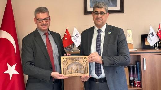 جامعة الزرقاء تعزز تعاونها مع جامعة كاربوك التركية