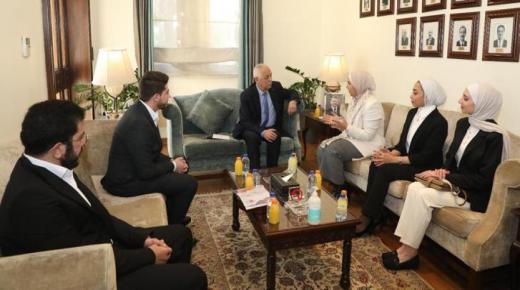 رئيس الديوان الملكي يلتقي رئيس وأعضاء الجمعية الشركسية وفريق مبادرة شبابية صيدلانية