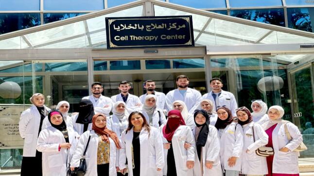 “صيدلة الزرقاء” تنظم زيارة علمية إلى مركز العلاج بالخلايا في الجامعة الأردنية