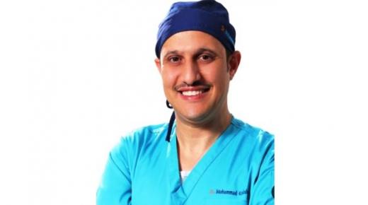 المستشار المهندس عطا المراعبة يشكر الدكتور محمد كريشان من مستشفى الكندي