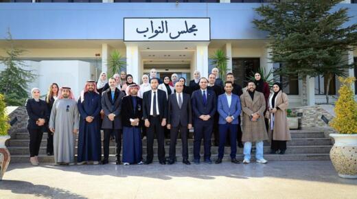 طلبة ماجستير التمريض بجامعة الزرقاء يلتقون رئيس لجنة الصحة والغذاء النيابية