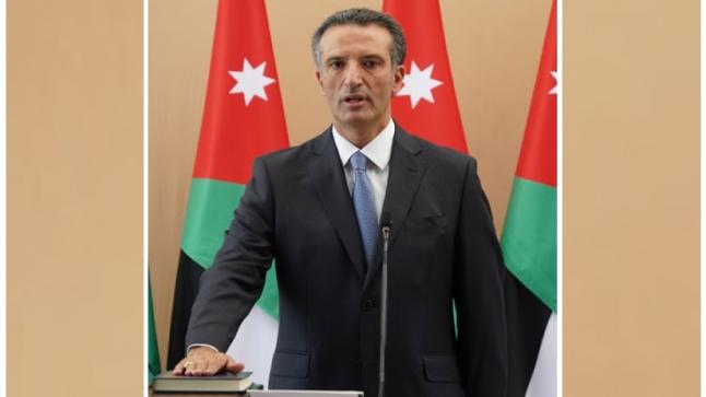 وزير السياحة والاثار يشارك في معرض السفر العربي في دبي
