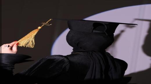 أجواء من الفخر والفرح.. الأستاذ محمود الخطيب يحتفل بتخرج ابنته أبرار