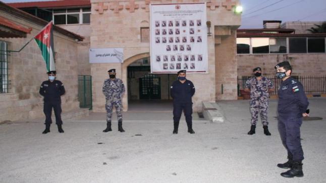 الأردنيون ينتخبون في ظل إجراءات احترازية وقائية و11 ألف ناخبا خلال الـ 15 دقيقة الاولى