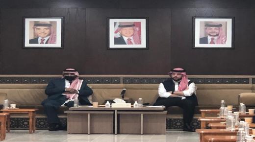 ولي العهد يشارك ابناء العشائر اللقاء الدوري ويحاورهم ويستمع لهم