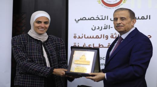  الدكتور الحموري يكرّم 40 طبيباً وممرضاً ضمن الفريق العائد من غزة