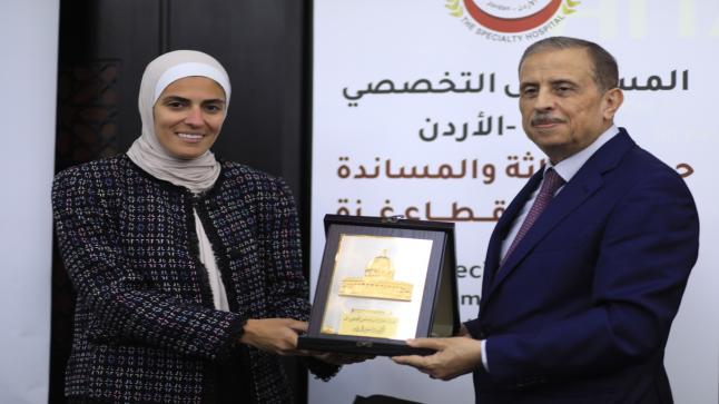  الدكتور الحموري يكرّم 40 طبيباً وممرضاً ضمن الفريق العائد من غزة