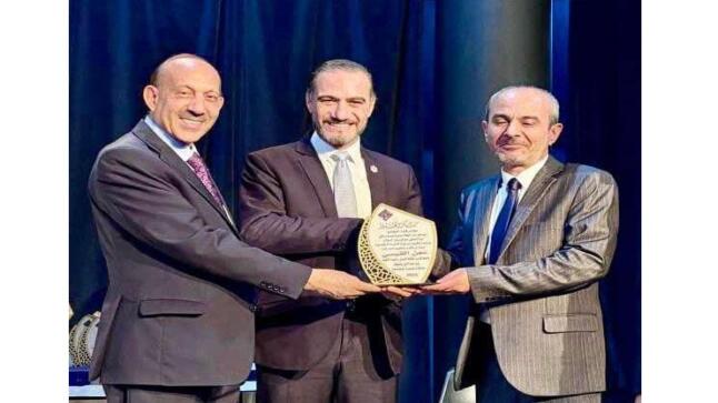 تكريم الناشط معن القيسي خلال مؤتمر قادة المجتمع في نسخته الرابعة بالمركز الثقافي الملكي