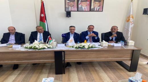 وزير الصناعة والتجارة يلتقي المستثمرين في مدينة مادبا الصناعية.