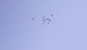 الإمارات تنفذ عملية الإسقاط الجوي الـ 54 فوق غزة ضمن عملية طيور الخير بالتعاون مع الأردن