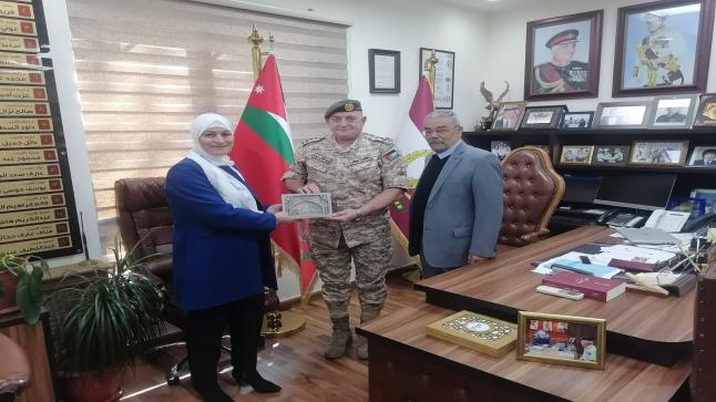 جامعة الزرقاء تزور الخدمات الطبية الملكية تجهيز تحضيرات المؤتمر العلمي للمختبرات