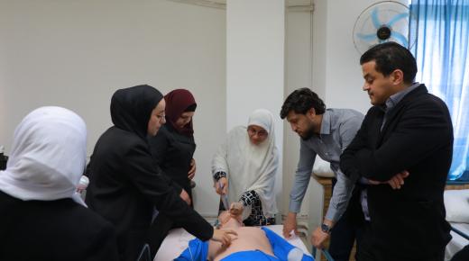 كلية التمريض تنظم ورشة حول أجهزة المحاكاة
