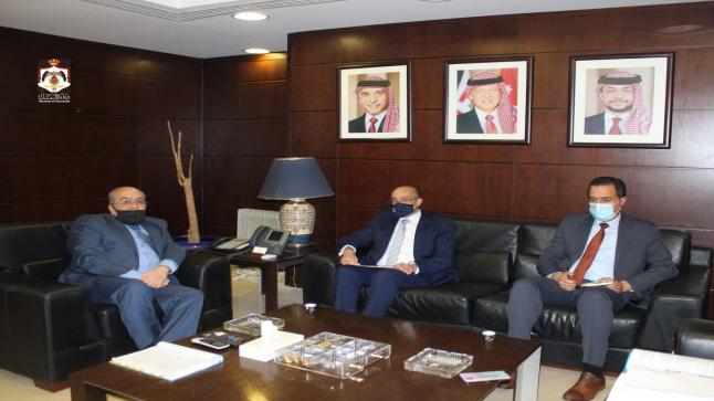 الخيطان والسفير التونسي يبحثان اوجه التعاون بمجال النقل