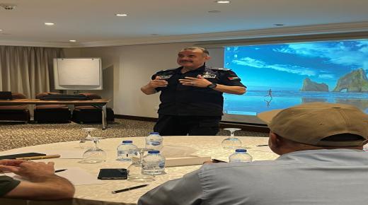 في اطار تعزيز الشراكة بين القطاعين العام والخاص في تشجيع السياحة الوطنية.