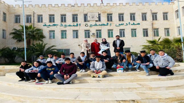كلية العلوم بجامعة الزرقاء تعقد محاضرة في مدارس الصفوة النموذجية
