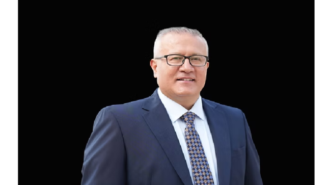 الدكتور محمد أبزاخ .. قيادة تربوية ملهمة في مدارس المدار الدولية ورئيس جمعية المواهب العلمية