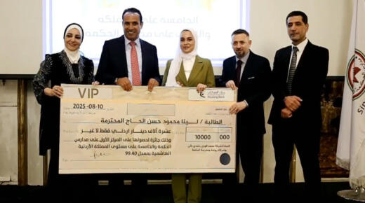 الدكتور نواف العجارمه يرعى احتفال تكريم أوائل مدارس الحكمة الثانوية – صور