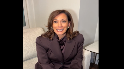 بالفيديو :هيلاري كلينتون،كاميلا هاريس وشخصيات أمريكية كبيره تدعو إلى مظاهرات ضد الرئيس دونالد ترامب “لا ملك ” في الولايات المتحدة الأمريكية !