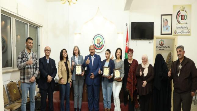” البيت العربي يكرم سيدات بمناسبة اليوم العالمي للسرطان ويوم المرأة”