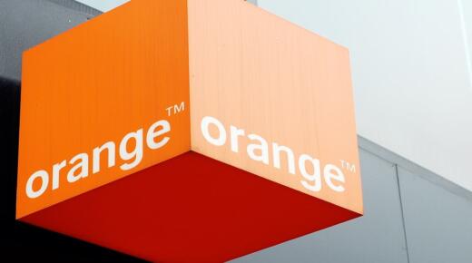 أورنج الأردن تعقد شراكة وطنية مع نجمي كرة القدم الأردنية، موسى التعمري ويزن النعيمات