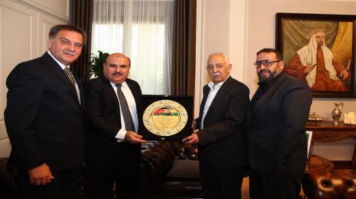 العيسوي يتسلم درع النشامى من ملتقى النشامى للجالية العربية حول العالم