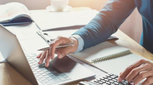 الضريبة تدعو لتقديم اقرارات دخل 2023 والتسجيل في نظام الفوترة الكترونياً