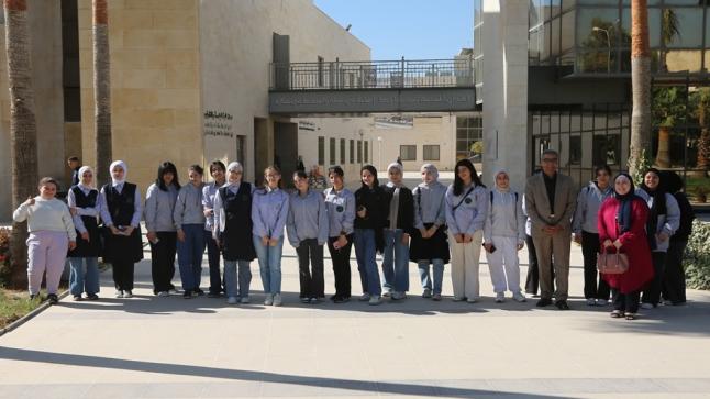 جولة تعريفية لطلبة مدارس الوسيلة النموذجية في جامعة الزيتونة