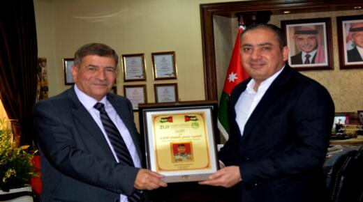 كلية الحقوق في جامعة الزيتونة الأردنية تستضيف العميد حسان بيك القضاة والدكتور فواز البقور للحديث عن قضايا المخدرات.