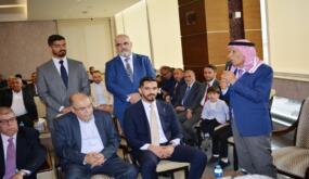 يوم من ايام ابو ديس المجيده …  النائب المحامي صالح العرموطي طلب والحاج برهان الدين عرفات اعطى