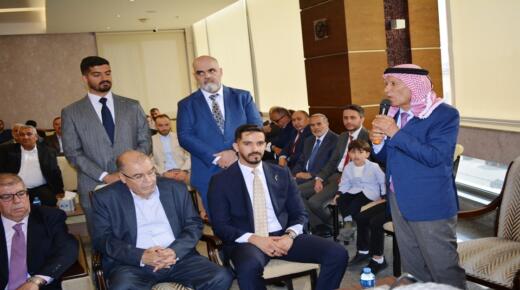 يوم من ايام ابو ديس المجيده …  النائب المحامي صالح العرموطي طلب والحاج برهان الدين عرفات اعطى 