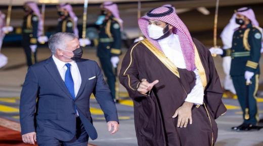 الملك يلتقي ولي العهد السعودي