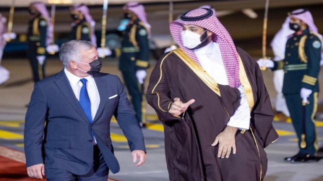 الملك يلتقي ولي العهد السعودي