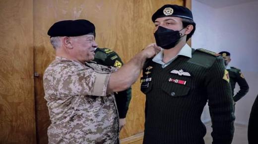 مدير الامن العام يهنئ سمو الأمير الحسين بن عبدالله الثاني، ولي العهد بمناسبة ترفيعه، إلى رتبة نقيب في الجيش العربي المصطفوي