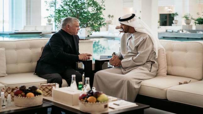 الملك ورئيس الإمارات يؤكدان عمق العلاقات الأخوية