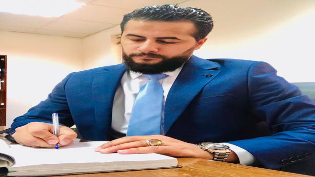 (قائد وزعيم سياسي عظيم)