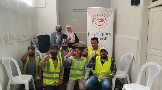 *جمعية أرض العز للثقافة والتراث تطلق مبادرة كِرام الحي لتكريم عمّال الوطن* (مُصوّر)