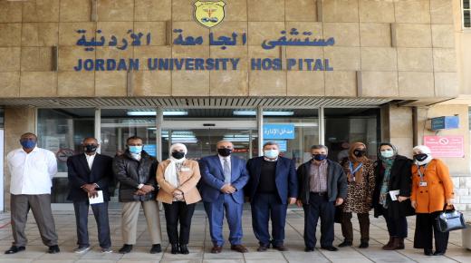 وفد من وزارة الصحة الاتحادية السودانية يزور مستشفى الجامعة
