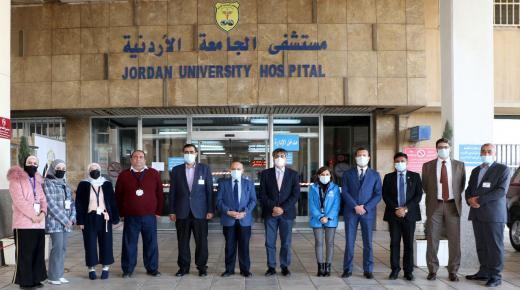 فريق خبراء من منظمة الصحة العالمية يُنهي زيارته لمستشفى الجامعة