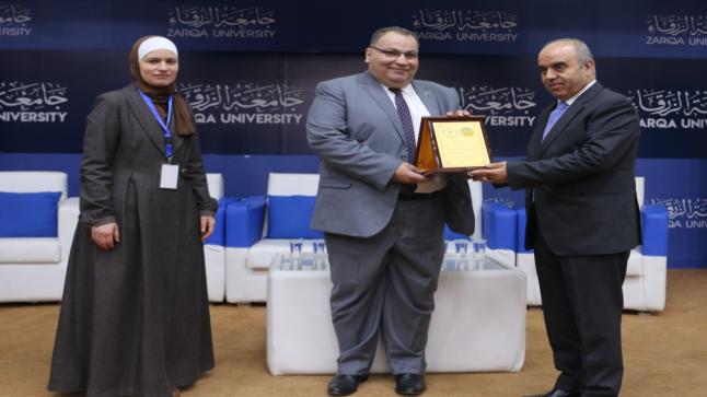 كلية الصيدلة في جامعة الزرقاء تقيم يوما علميا بعنوان “الكورونا: آفاق وتحديات