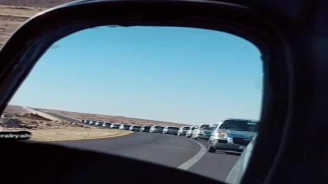 اضراب سائقو النقل وعاملات المتحدة للالبسة والشركة تهدد بالفصل