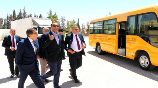 “الشرق الأوسط” ترسم البسمة على وجوه طلبة الجيزة……. والبلدية والتربية تثمنان