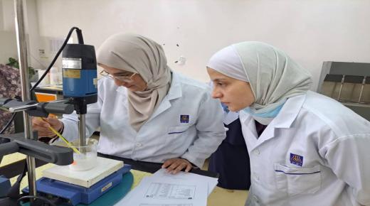 “صيدلة الشرق الأوسط” تكتسب خبرات ماليزية لتخصص تصنيع المستحضرات التجميلية والكيماوية