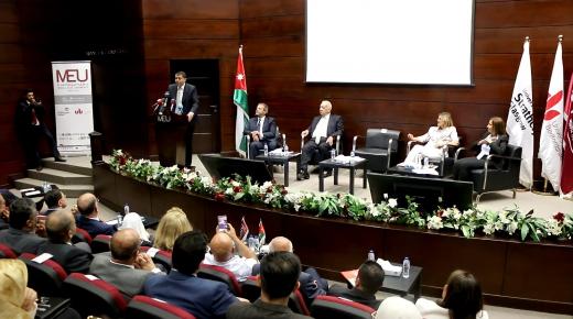 وزير العمل من “الشرق الأوسط”: سوق العمل يحتاج إلى مهارات… والتحول الرقمي ضرورة عالمية