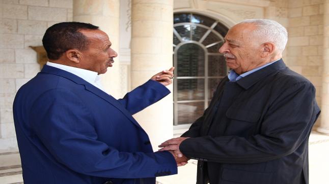 العيسوي يلتقي مجموعة من النواب السابقين