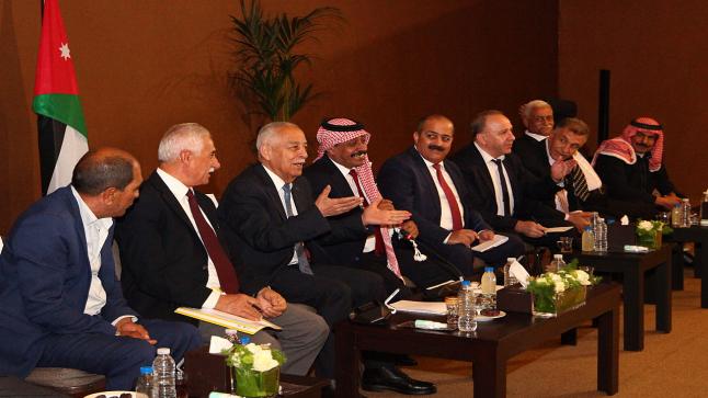 العيسوي يلتقي وجهاء وممثلين عن مخيم عزمي المفتي