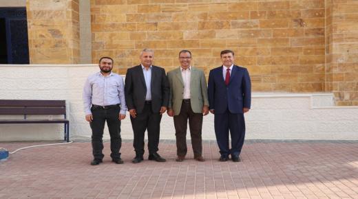 وفد أكاديمي من الجامعة الهاشمية يزور كلية طب الأسنان بجامعة الزرقاء