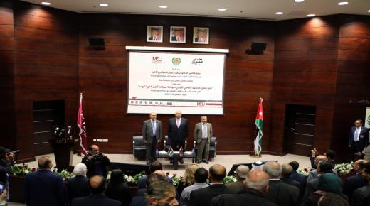 العين الدكتور ناصرالدين خلال المؤتمر الثقافي الوطني: للهوية الثقافية قدرة على التعايش والتفاعل مع متطلبات الحياة المعاصرة